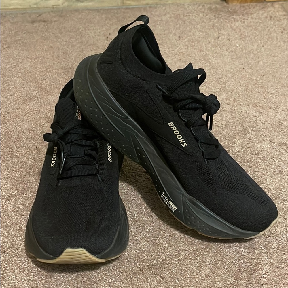 Brooks WoMen's Black Running Shoes